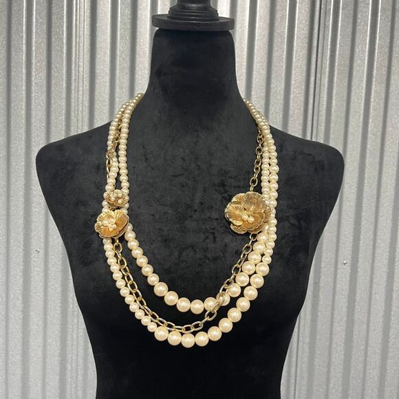 Ann Taylor Layered Pearl Necklace Gold Floral Statement Chain Bold Retro Jewelry - Picture 3 of 7
